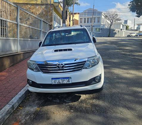 TOYOTA HILUX SW4 3.0 SRV 4X4 7 LUGARES 16V TURBO INTERCOOLER DIESEL 4P AUTOMÁTICO TOYOTA HILUX SW4 3.0 SRV 4X4 7 LUGARES 16V TURBO INTERCOOLER DIESEL 4P AUTOMÁTICO